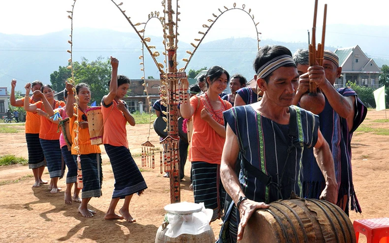 Kể chuyện già làng Tây Nguyên -0