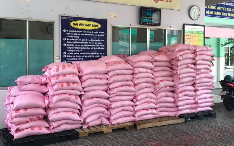 Hoa hậu Ngọc Hân phát động cây ATM gạo -0