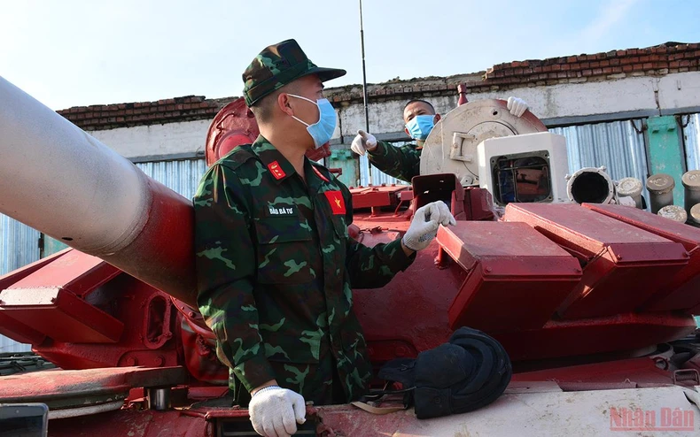 Cận cảnh 4 chiếc xe tăng màu đỏ của đội tuyển Việt Nam tại Army Games 2021 -1