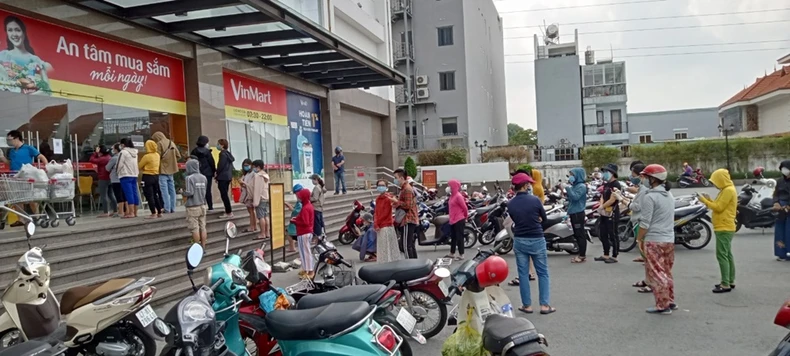 Người dân TP Hồ Chí Minh đổ ra đường như không hề có dịch -0
