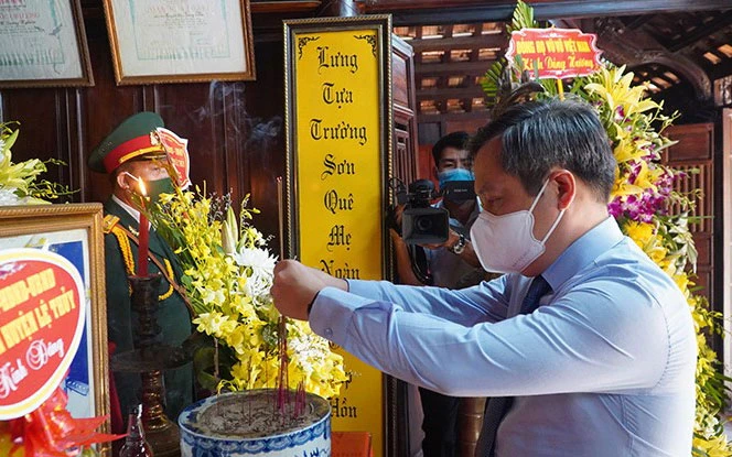 Trưởng Ban Tuyên giáo Trung ương viếng mộ Đại tướng Võ Nguyên Giáp -0