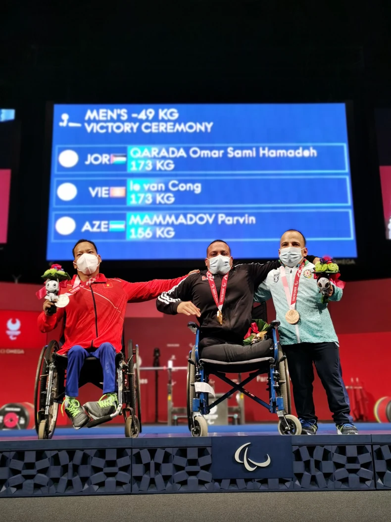 Lê Văn Công giành Huy chương bạc Paralympic 2020 -0