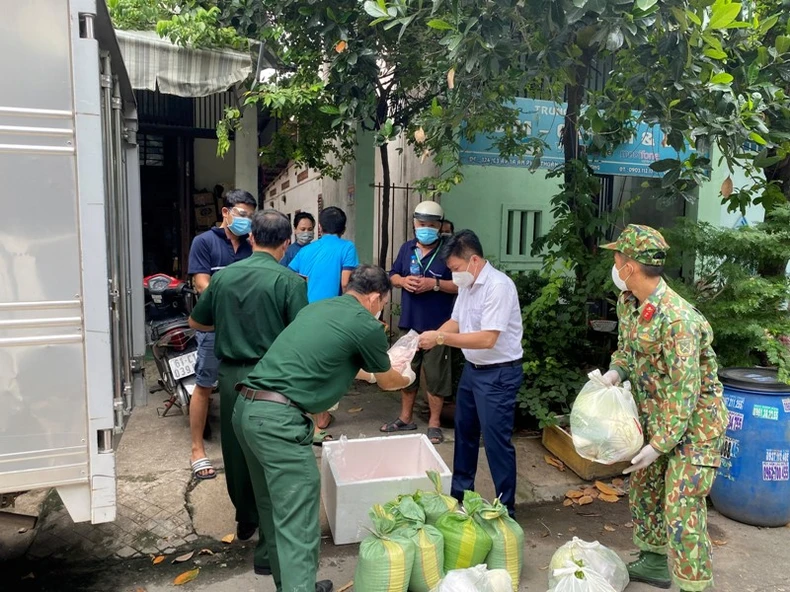 Bình Dương hỗ trợ lương thực, thực phẩm cho người dân vùng “khóa chặt, đông cứng” -0