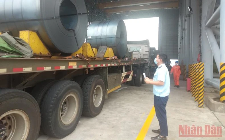 Vượt qua dịch Covid-19, hải quan Hà Tĩnh về đích trước 5 tháng ảnh 1