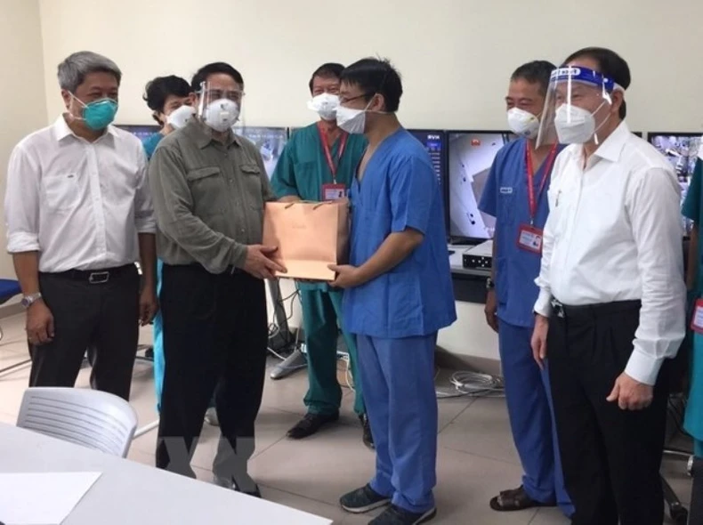 Thủ tướng Phạm Minh Chính kiểm tra các cơ sở điều trị Covid-19 ở Bình Dương -0