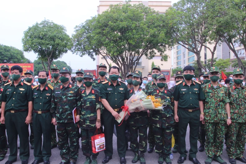 Nhiều cán bộ y tế tiếp tục hỗ trợ các địa phương miền nam chống dịch -0