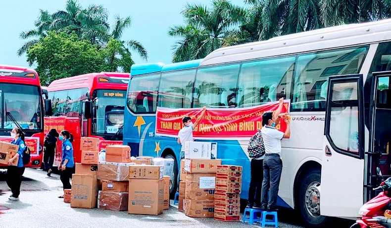 Nhiều cán bộ y tế tiếp tục hỗ trợ các địa phương phía nam chống dịch -0