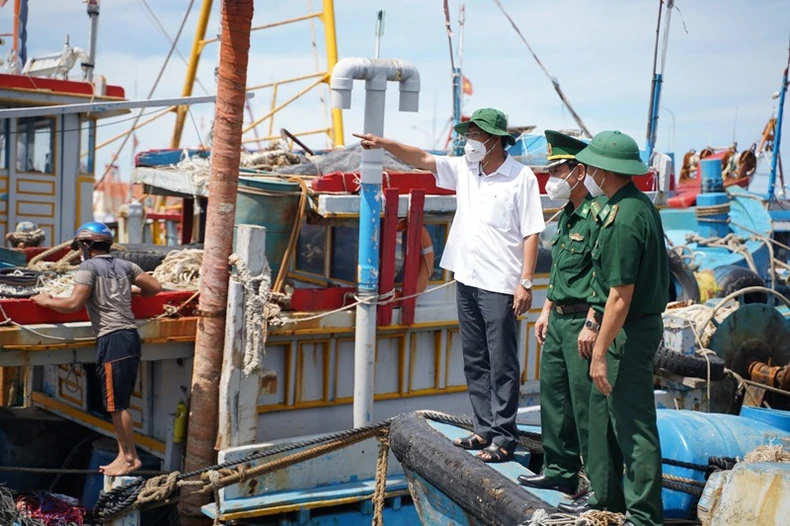 Lũ quét cuốn trôi, nhận chìm nhiều tàu cá tại thị xã La Gi, Bình Thuận -0