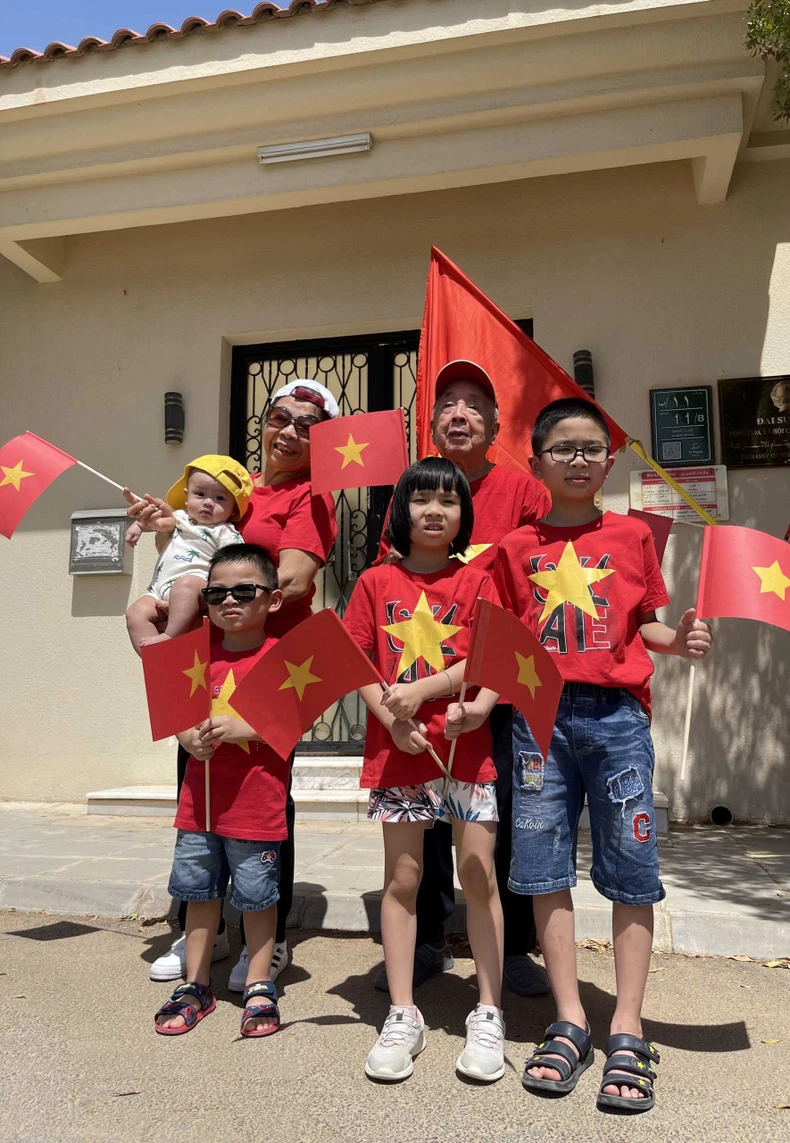 Cổ động viên Việt Nam tại Saudi Arabia vào sân