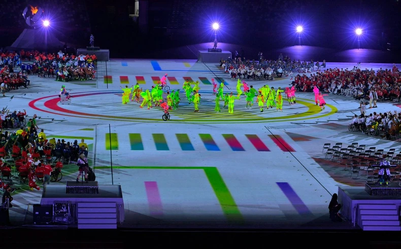 Rực rỡ sắc màu lễ bế mạc Paralympic Tokyo 2020 -0