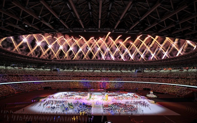 Rực rỡ sắc màu lễ bế mạc Paralympic Tokyo 2020 -0
