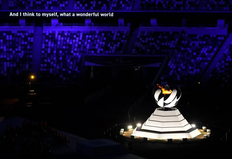 Rực rỡ sắc màu lễ bế mạc Paralympic Tokyo 2020 -0