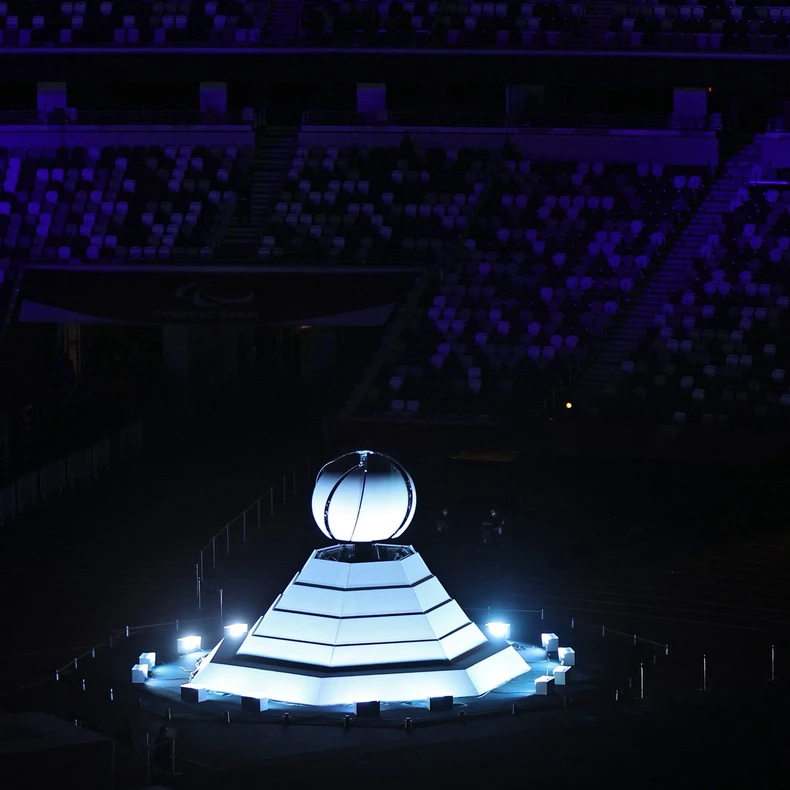 Rực rỡ sắc màu lễ bế mạc Paralympic Tokyo 2020 -0