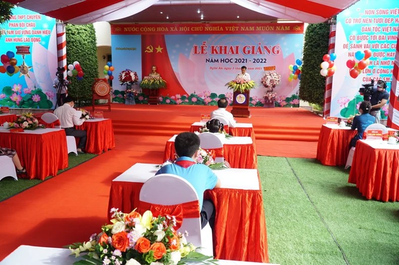 Độc đáo lễ khai giảng khó quên của học sinh cả nước trong giãn cách -0
