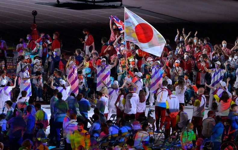 Rực rỡ sắc màu lễ bế mạc Paralympic Tokyo 2020 -0