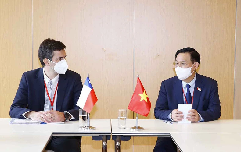 Chủ tịch Quốc hội Vương Đình Huệ hội kiến Chủ tịch Hạ viện Ấn Độ -0