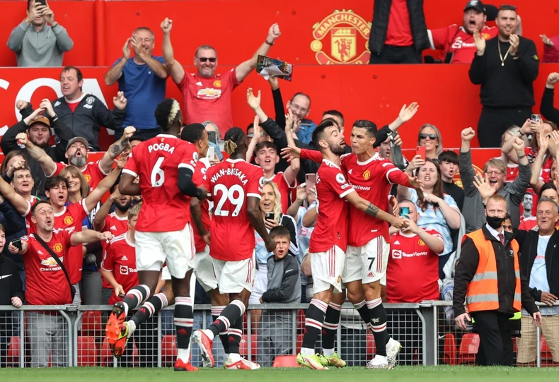 Cận cảnh Ronaldo lập cú đúp trong ngày ra mắt Man United -0