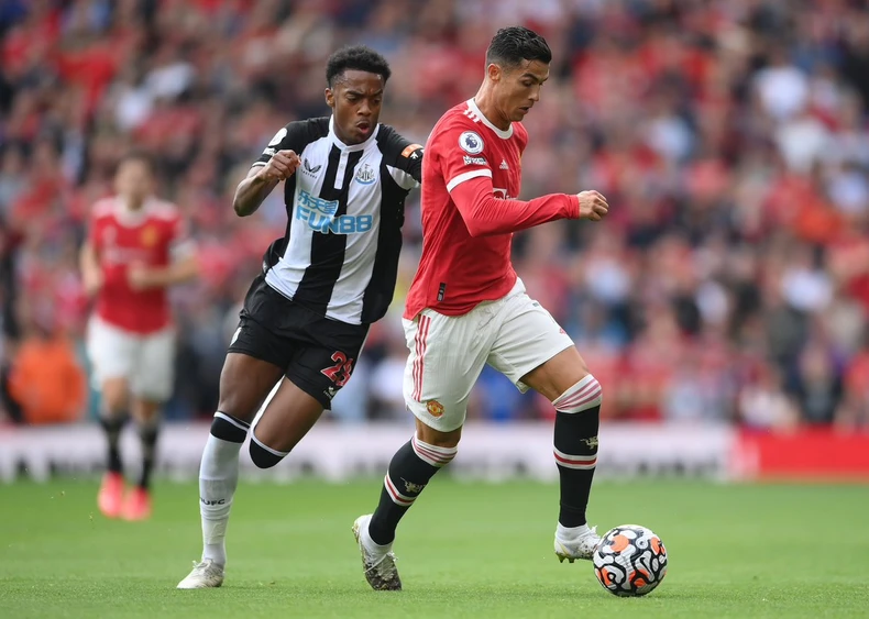 Cận cảnh Ronaldo lập cú đúp trong ngày ra mắt Man United -0