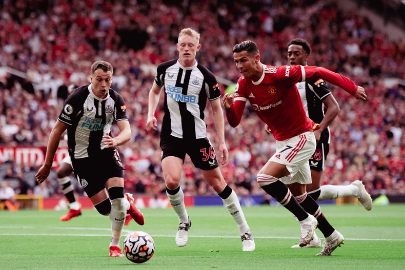 Cận cảnh Ronaldo lập cú đúp trong ngày ra mắt Man United -0