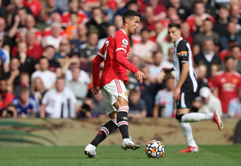 Cận cảnh Ronaldo lập cú đúp trong ngày ra mắt Man United -0