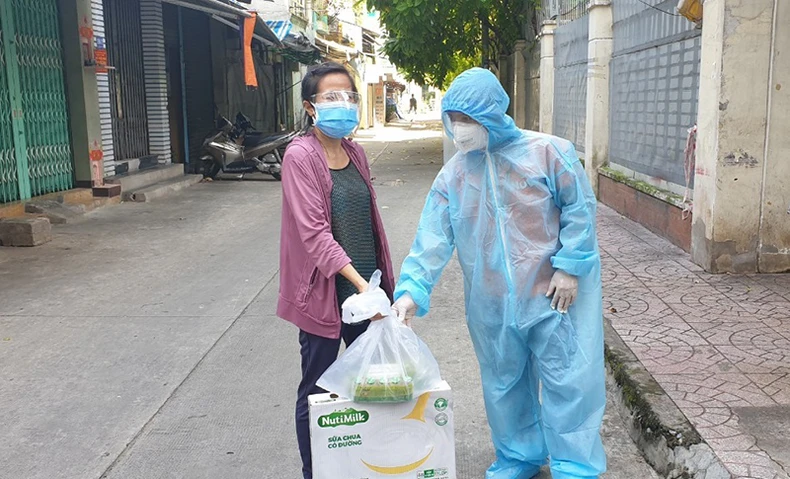 Trợ giá sữa 50%, Nutifood tiếp sức người dân Hà Nội chống dịch -0