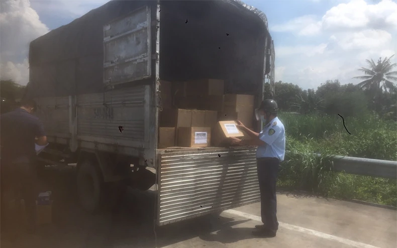 Bắt giữ 3.000 thiết bị đo nồng độ oxy và nhịp tim không rõ xuất xứ tại Hưng Yên -0