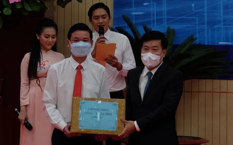 Bình Phước hỗ trợ gần 30 tỷ đồng cho chương trình “Sóng và máy tính cho em” -0