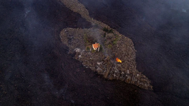 Núi lửa đang phun trào tại đảo La Palma, Tây Ban Nha -0