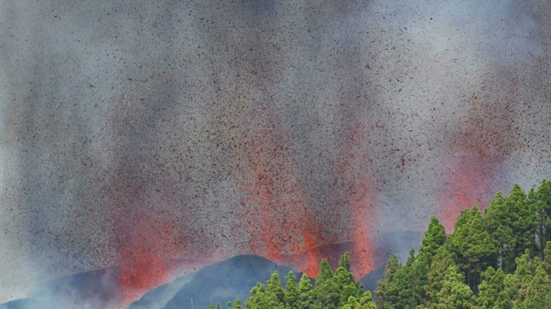 Núi lửa đang phun trào tại đảo La Palma, Tây Ban Nha -0