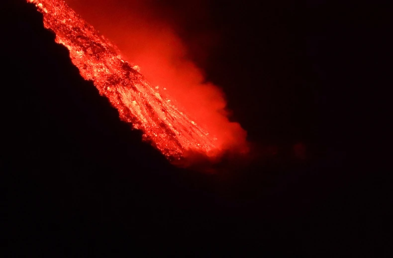 Núi lửa đang phun trào tại đảo La Palma, Tây Ban Nha -0