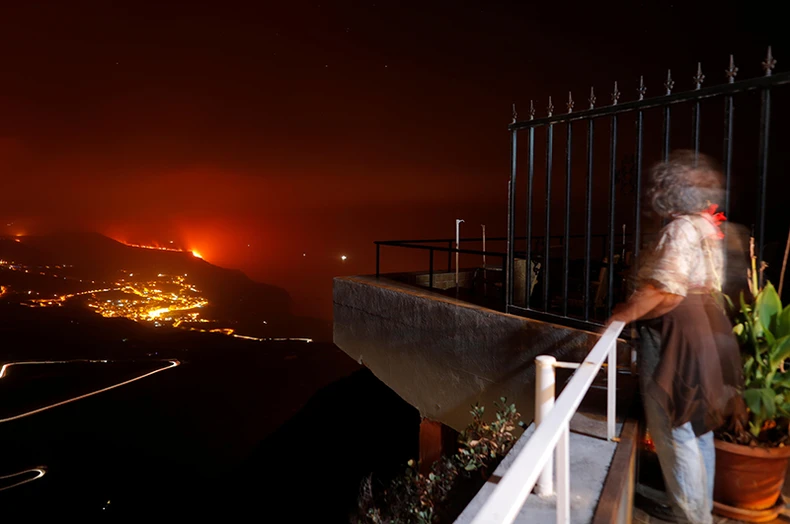 Núi lửa đang phun trào tại đảo La Palma, Tây Ban Nha -0