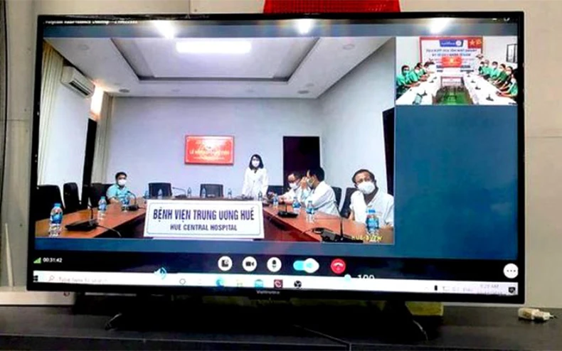 Lễ kết nạp Đảng nơi tuyến đầu chống dịch -0