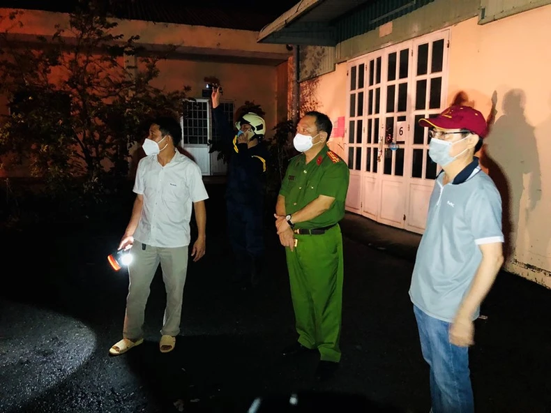 Điều tra nguyên nhân vụ cháy lớn kho vải tại Đồng Nai -0