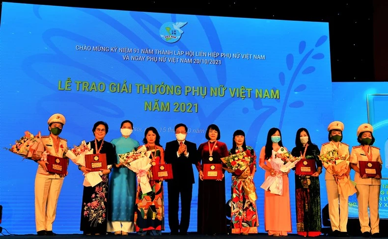 Vinh danh 16 tập thể, cá nhân nhận Giải thưởng Phụ nữ Việt Nam năm 2021 -0