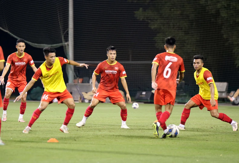 U23 Việt Nam ra sức tập luyện dưới sự uốn nắn của HLV Park -0