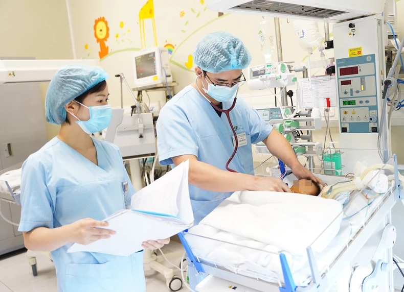 Bé sơ sinh nặng 1,5 ký mắc bệnh tim được hồi sinh kỳ diệu -0