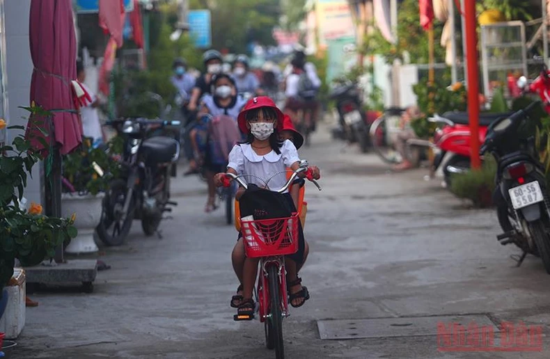Trường học đầu tiên ở TP Hồ Chí Minh cho học sinh đi học trở lại -0