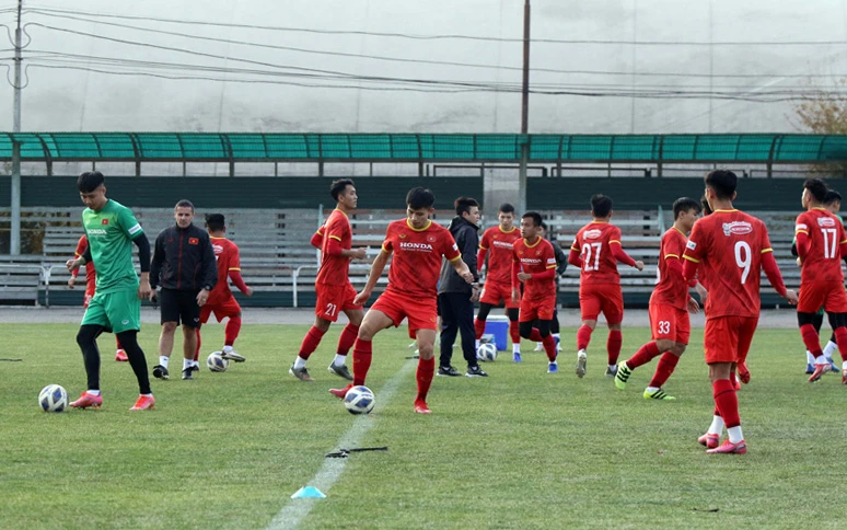 U23 Việt Nam bắt nhịp buổi đầu tiên tại Bishkek -0