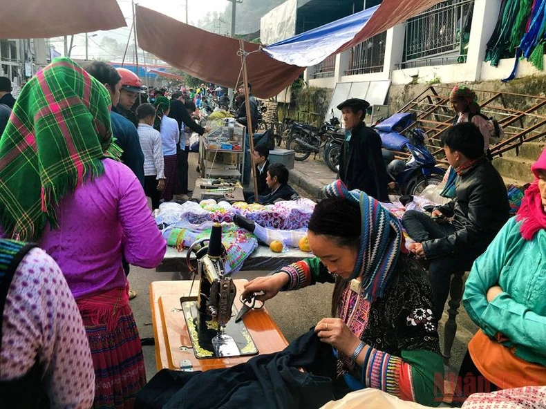 Ấm nồng một sớm chợ phiên -2