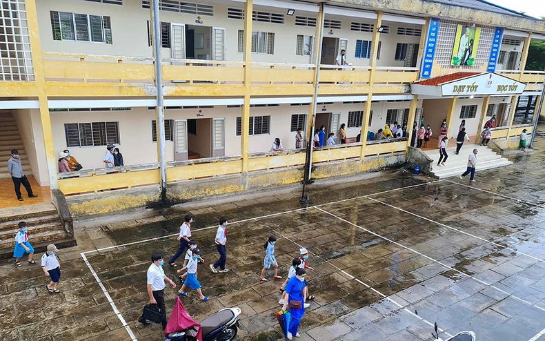 Cà Mau tiếp tục vận động học sinh đến trường -0