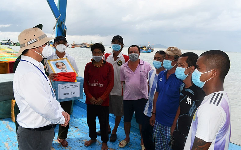 Phát triển bền vững nghề khai thác hải sản xa bờ -0