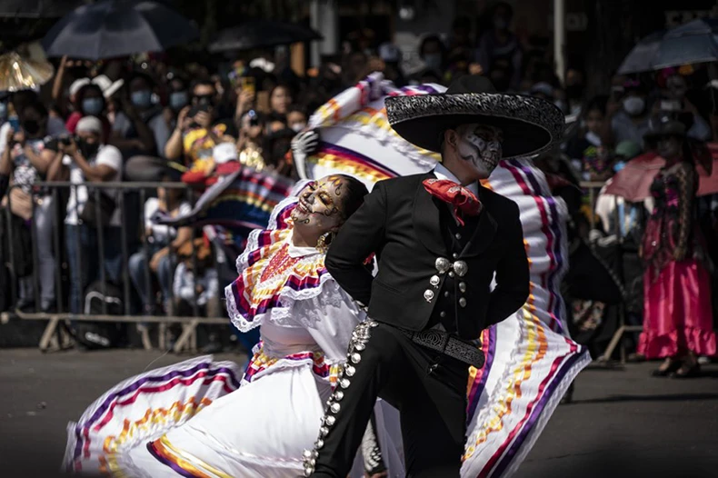 “Ngày của người chết” quay trở lại trên đường phố Mexico -2