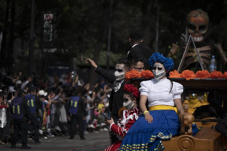 “Ngày của người chết” quay trở lại trên đường phố Mexico -4