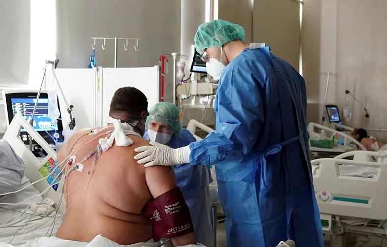 Số ca tử vong vì Covid-19 cao kỷ lục, Nga xem xét tăng cường các biện pháp phòng dịch -0