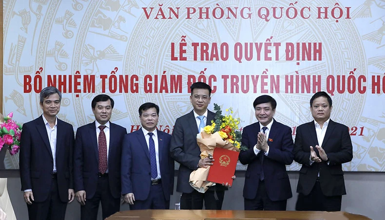 Tổng Thư ký Quốc hội, Chủ nhiệm Văn phòng Quốc hội Bùi Văn Cường trao quyết định bổ nhiệm Tổng Giám đốc Truyền hình Quốc hội Việt Nam -0