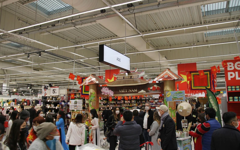 Tuần hàng Việt Nam đầu tiên trong hệ thống siêu thị Carrefour ở Pháp -0