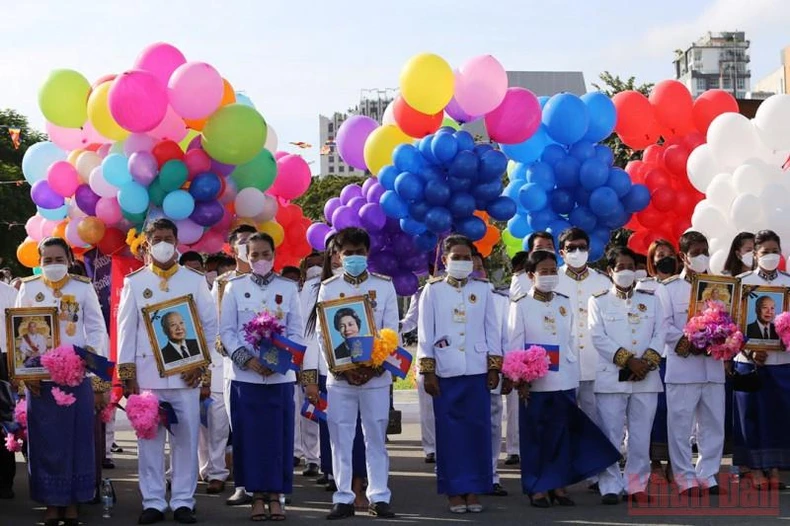 Vương quốc Campuchia kỷ niệm 68 năm ngày Quốc khánh -0