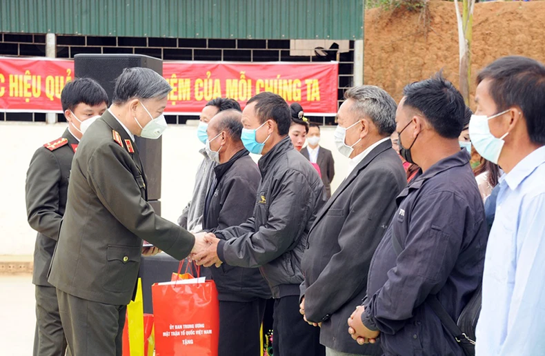 Bộ trưởng Công an Tô Lâm dự Ngày hội Đại đoàn kết toàn dân tộc năm 2021 tại Điện Biên -0