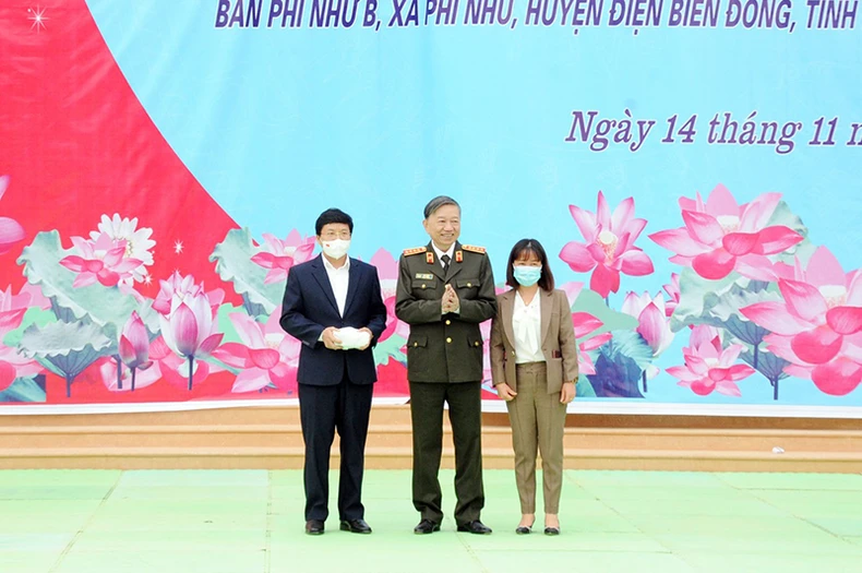 Bộ trưởng Công an Tô Lâm dự Ngày hội Đại đoàn kết toàn dân tộc năm 2021 tại Điện Biên -0