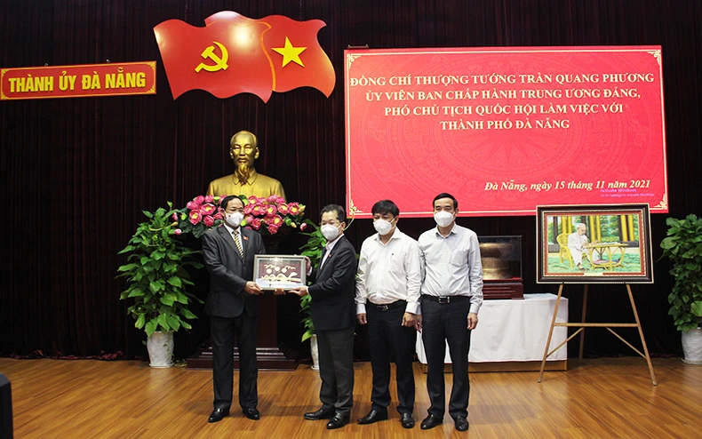 Phó Chủ tịch Quốc hội Trần Quang Phương tiếp xúc cử tri tại Đà Nẵng -0
